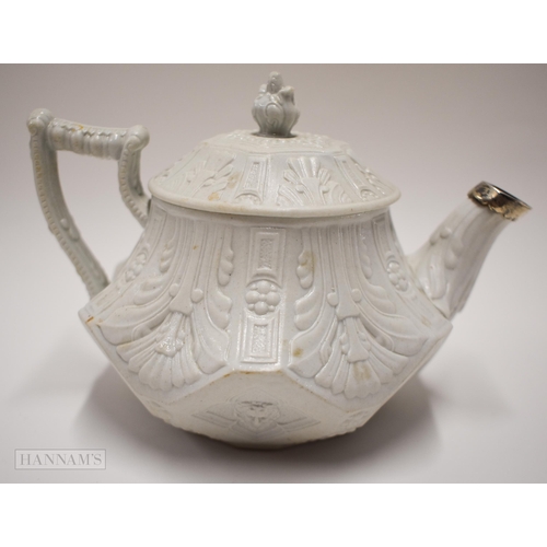 828 - 18th century Staffordshire salt glaze small size teapot and cover and a pearlware plate painted in b... 