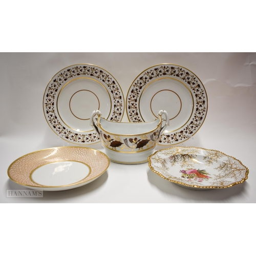 852 - Early 19th century Flight Barr and Barr pudding basin beautifully painted with flowers surrounded by... 