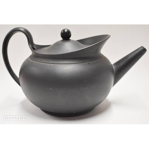 864 - Early 19th Wedgwood black basalt teapot and cover of large size, impressed WEDGWOOD, 28 x 16.5 cm