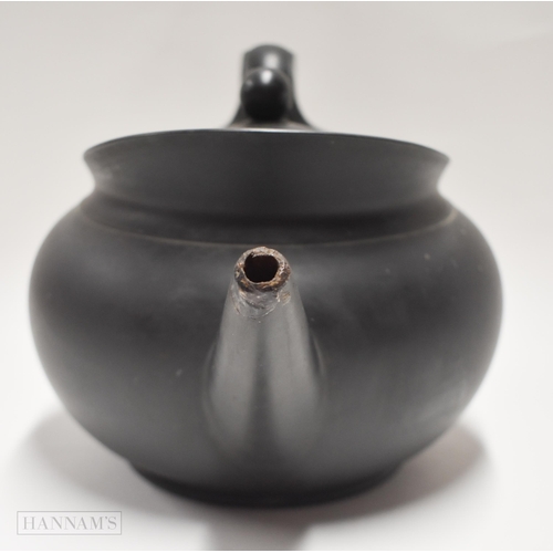 864 - Early 19th Wedgwood black basalt teapot and cover of large size, impressed WEDGWOOD, 28 x 16.5 cm