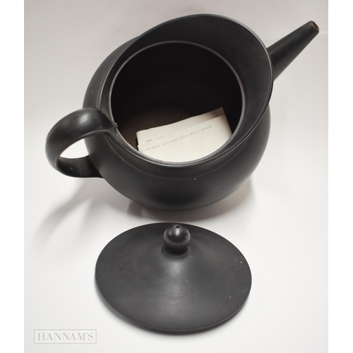 864 - Early 19th Wedgwood black basalt teapot and cover of large size, impressed WEDGWOOD, 28 x 16.5 cm