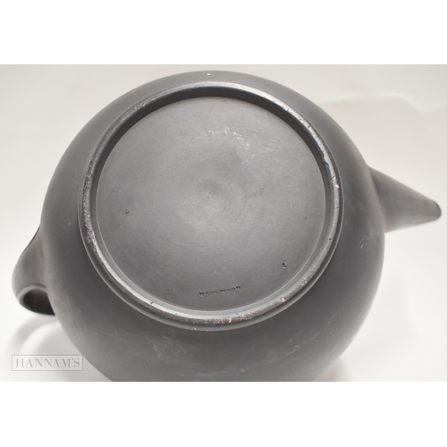 864 - Early 19th Wedgwood black basalt teapot and cover of large size, impressed WEDGWOOD, 28 x 16.5 cm