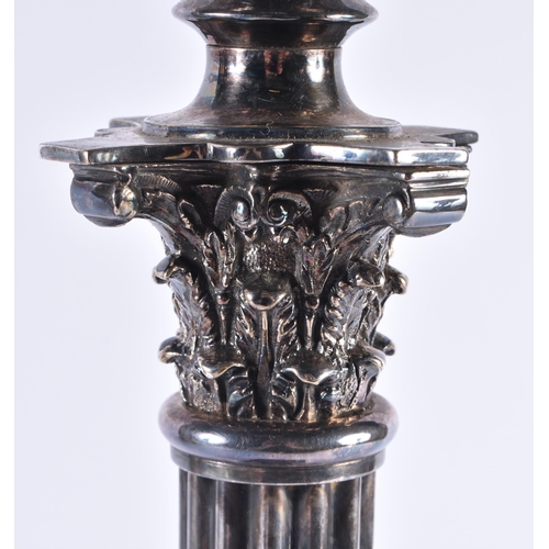 92 - A LARGE VICTORIAN SILVER PLATED CORINTHIAN COLUMN COUNTRY HOUSE LAMP. 47 cm high.