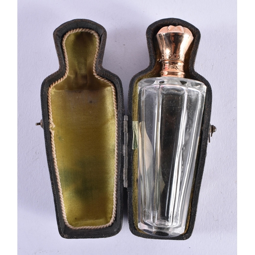 1084 - AN 18CT GOLD MOUNTED SCENT BOTTLE. 44.7 grams overall. 9 cm x 3 cm.