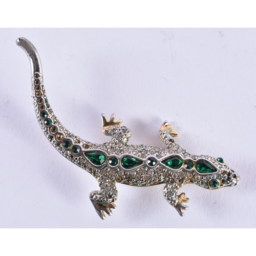 1086 - A VINTAGE YELLOW AND WHITE METAL GEM SET LIZARD BROOCH. 20.7 grams. 7 cm x 3.25 cm.