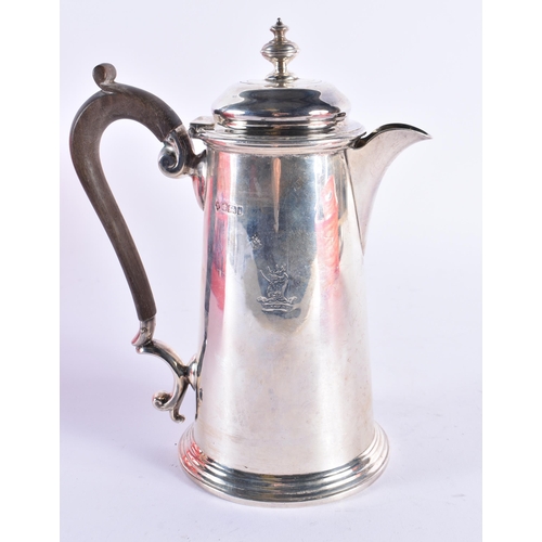 1100 - AN EDWARDIAN SILVER CHOCOLATE POT. Sheffield 1901. 421 grams.