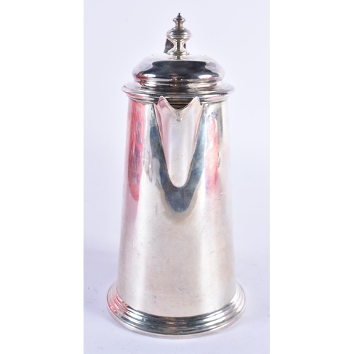 1100 - AN EDWARDIAN SILVER CHOCOLATE POT. Sheffield 1901. 421 grams.