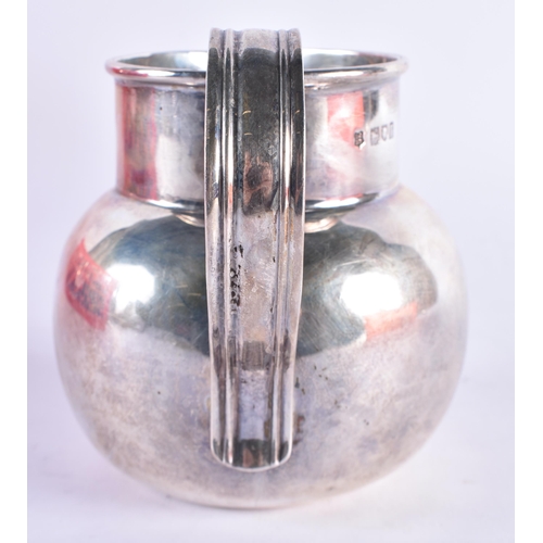 1101 - A SILVER JUG. London 1912. 256.2 grams. 13 cm x 11.25 cm.