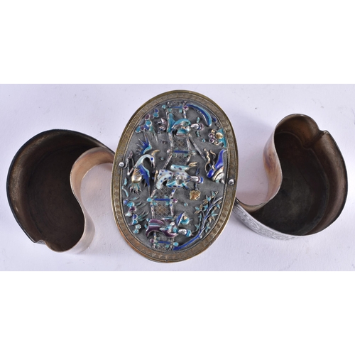 1104 - A FINE 19TH CENTURY CHINESE SILVER AND ENAMEL SWIVEL BOX decorated with figures. 158 grams. 8.5 cm x... 