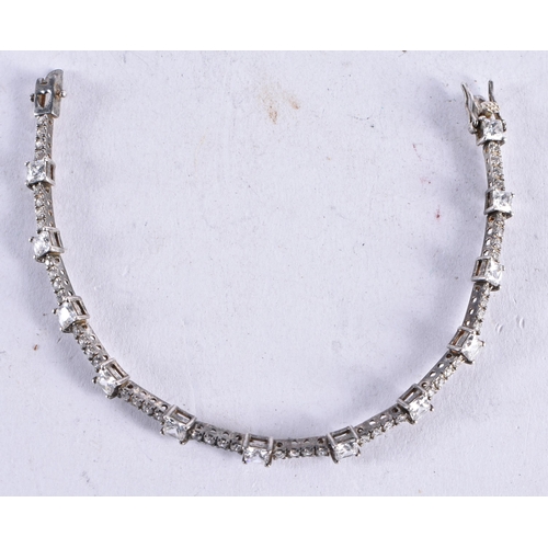 1365 - A SILVER GEM SET BRACELET. 10 grams. 18 cm long.