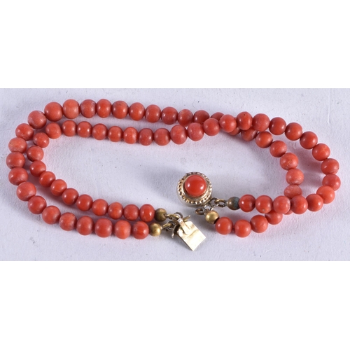 1367 - AN ART DECO CORAL NECKLACE. 15.9 grams. 20.5 cm long.