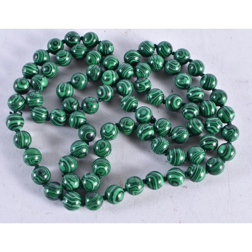 1376 - A MALACHITE NECKLACE. 97 grams. 95 cm long.