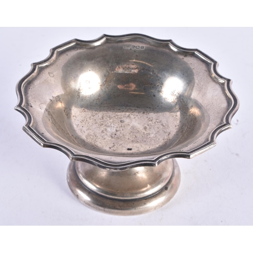 1379 - AN ART DECO SILVER BOWL. 115.7 grams. Sheffield 1928. 12.5 cm wide.