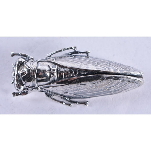 1654 - A SILVER LOCUST BROOCH. 15 grams. 4.5 cm x 2 cm.