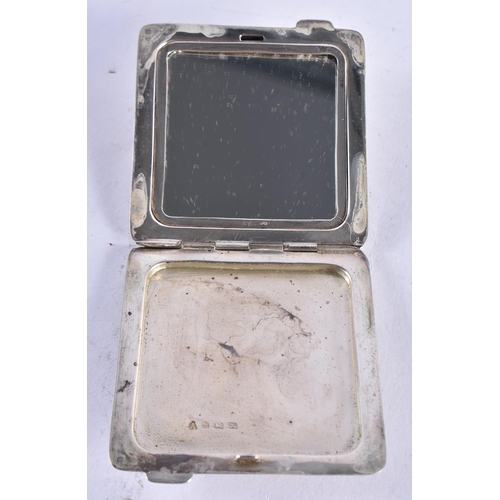 1655 - AN ART DECO SILVER COMPACT. 86.5 grams. Birmingham 1921. 6.5 cm x 6.75 cm.