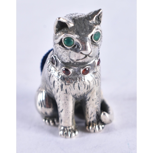 1656 - A SILVER CAT PIN CUSHION. 13.3 grams. 2.5 cm x 2 cm.