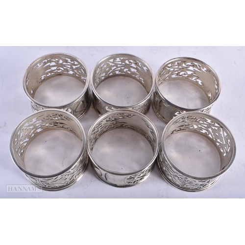 1804 - A CASED SET OF SILVER NAPKIN RINGS. 235 grams. 5.5 cm wide. (6)