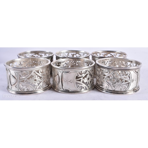 1804 - A CASED SET OF SILVER NAPKIN RINGS. 235 grams. 5.5 cm wide. (6)