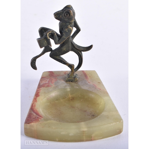 1819 - AN ART DECO BRONZE FROG ASHTRAY. 9 cm wide.