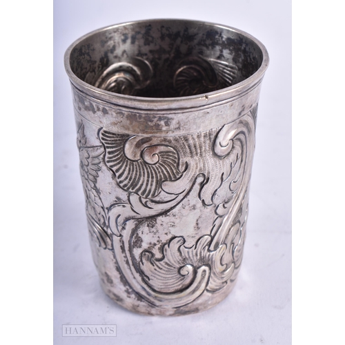 1822 - AN 18TH CENTURY CONTINENTAL SILVER BEAKER. 80.4 grams. 8.5 cm x 6.5 cm.