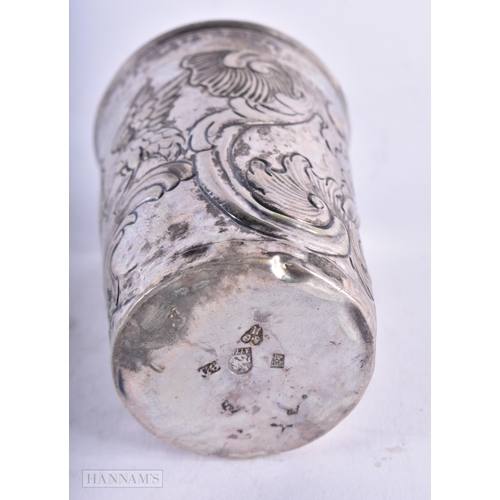 1822 - AN 18TH CENTURY CONTINENTAL SILVER BEAKER. 80.4 grams. 8.5 cm x 6.5 cm.