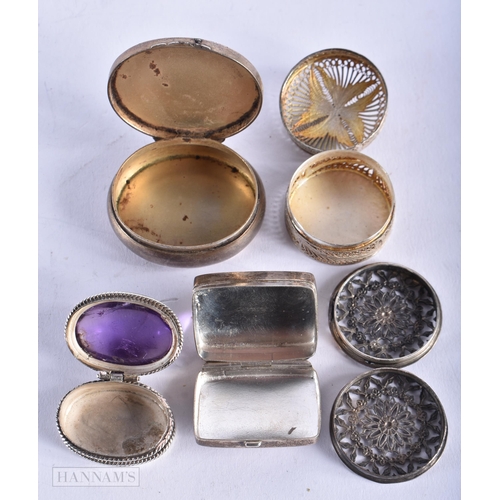 1938 - Five Silver Trinket / Pill Boxes of varying types.  Stamped 925.  Largest 4.1cm x 3.5cm x 1.5cm, tot... 