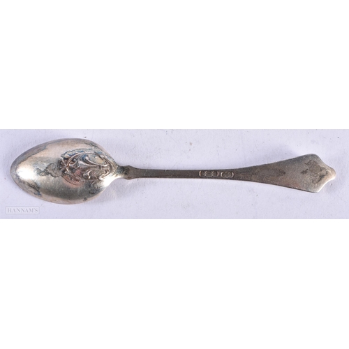 1965 - A SET OF SILVER SPOONS. Sheffield 1914. 101 grams. 11 cm long.