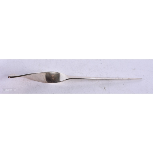 1967 - A MODERNIST SILVER LETTER OPENER. 84 grams. London 1956. 22 cm long.