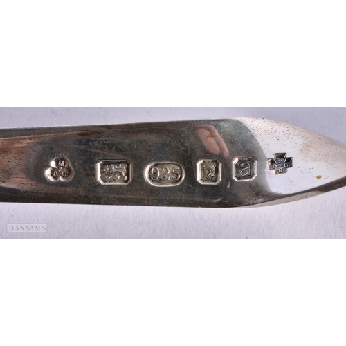 1967 - A MODERNIST SILVER LETTER OPENER. 84 grams. London 1956. 22 cm long.