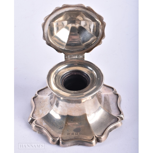 1975 - AN ART NOUVEAU SILVER INKWELL. Birmingham 1945. 353 grams. 12.25 cm x 7.5 cm.