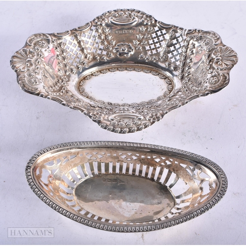 1977 - TWO SILVER SWEETMEAT DISHES. Sheffield 1900. 111 grams. 16.5 cm x 13 cm. (2)