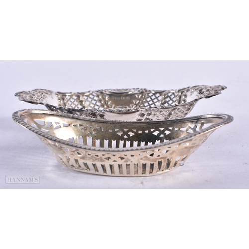 1977 - TWO SILVER SWEETMEAT DISHES. Sheffield 1900. 111 grams. 16.5 cm x 13 cm. (2)