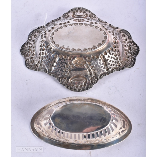 1977 - TWO SILVER SWEETMEAT DISHES. Sheffield 1900. 111 grams. 16.5 cm x 13 cm. (2)