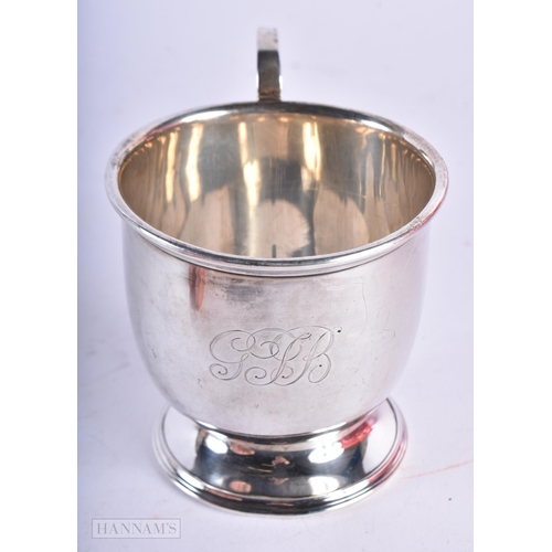 1980 - AN ART DECO SILVER MUG. Birmingham 1923. 175 grams. 12 cm x 9.25 cm.