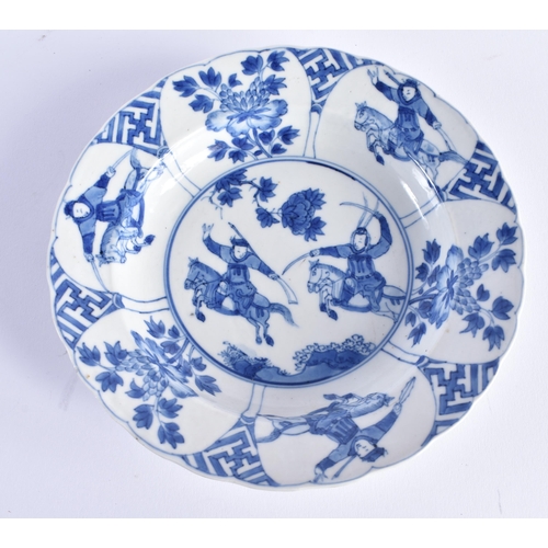 2000 - A FINE 17TH CENTURY CHINESE BLUE AND WHITE PORCELAIN DISH Kangxi mark and period, painted with figur... 