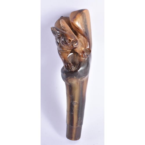 2065 - A 19TH CENTURY CHINESE CARVED BUFFALO HORN CANE HANDLE Late Qing. 103.8 grams. 15.5 cm long.