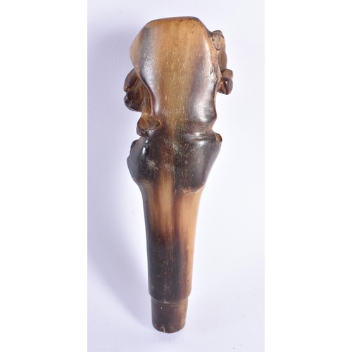 2065 - A 19TH CENTURY CHINESE CARVED BUFFALO HORN CANE HANDLE Late Qing. 103.8 grams. 15.5 cm long.