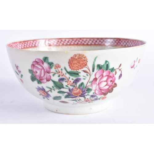 2069 - AN 18TH CENTURY CHINESE EXPORT FAMILLE ROSE PORCELAIN BOWL Qianlong. 14.5 cm diameter.