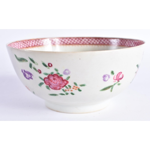 2069 - AN 18TH CENTURY CHINESE EXPORT FAMILLE ROSE PORCELAIN BOWL Qianlong. 14.5 cm diameter.