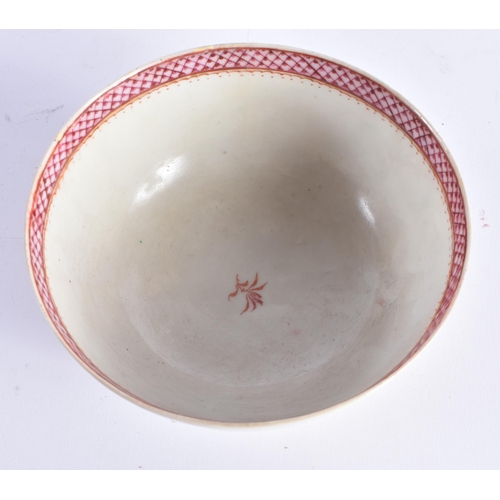 2069 - AN 18TH CENTURY CHINESE EXPORT FAMILLE ROSE PORCELAIN BOWL Qianlong. 14.5 cm diameter.