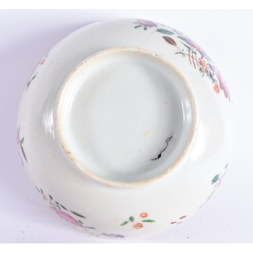 2069 - AN 18TH CENTURY CHINESE EXPORT FAMILLE ROSE PORCELAIN BOWL Qianlong. 14.5 cm diameter.