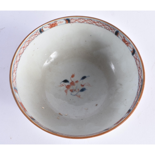 2075 - AN 18TH CENTURY CHINESE EXPORT IMARI PORCELAIN BOWL Qianlong. 15 cm diameter.