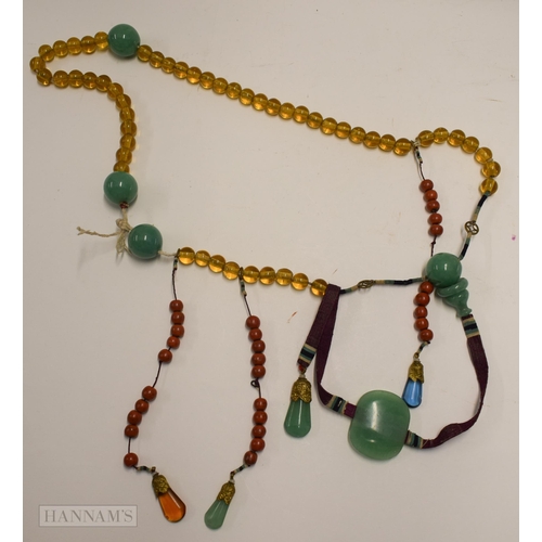 2864 - A 19TH CENTURY CHINESE JADE AND GLASS COURT NECKLACE Qing. 50 cm