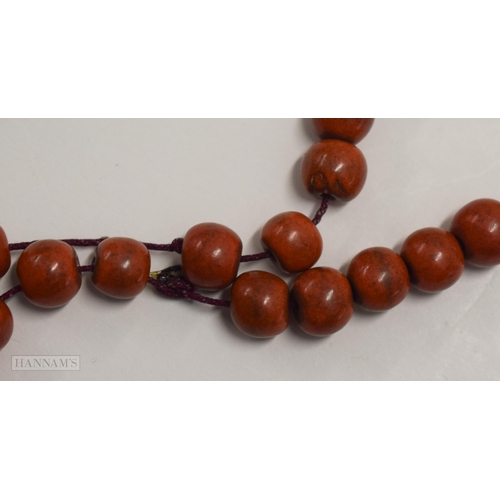 2864 - A 19TH CENTURY CHINESE JADE AND GLASS COURT NECKLACE Qing. 50 cm