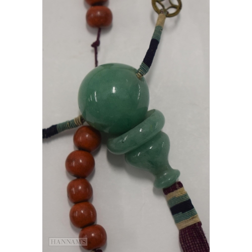 2864 - A 19TH CENTURY CHINESE JADE AND GLASS COURT NECKLACE Qing. 50 cm