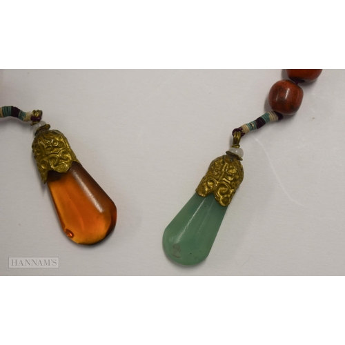 2864 - A 19TH CENTURY CHINESE JADE AND GLASS COURT NECKLACE Qing. 50 cm