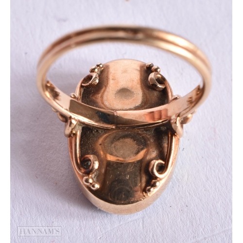 2883 - A Victorian Antique Gold and Opal Ring.  Size K, weight 4.6g