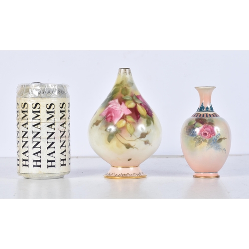 3076 - Two Royal Worcester ceramic vases 14cm (2).