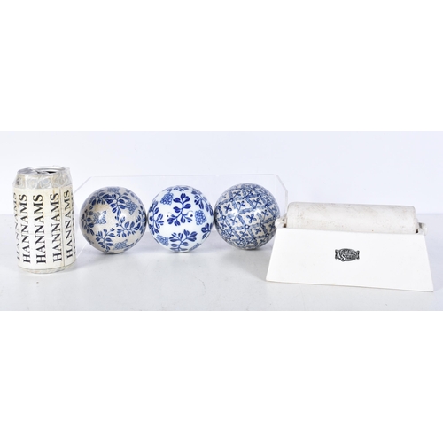 3100 - A vintage envelope moisturizer together with three porcelain balls 17cm (4).