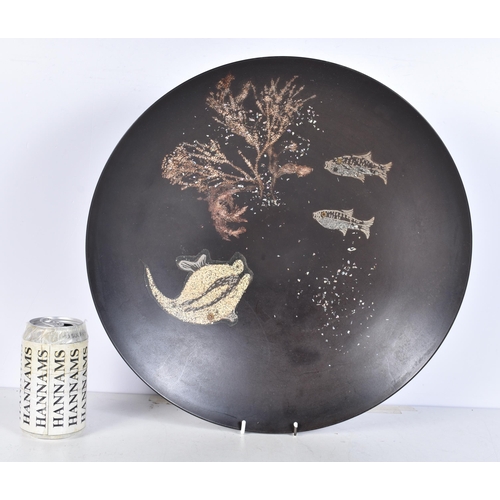 3251 - A large lacquered dish decorated with speckles of mother of pearl,shell and coral depicting fish 39 ... 